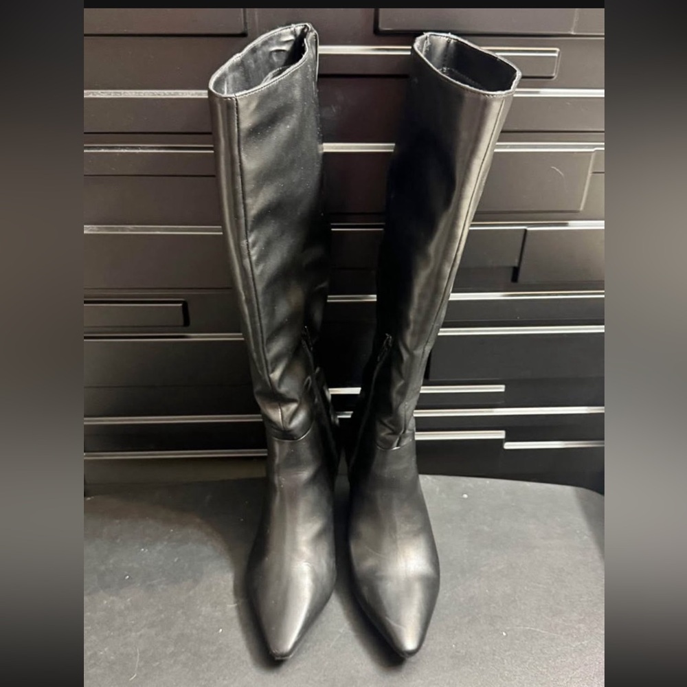 ***SOLD*** Black Knee-High Women's Boots